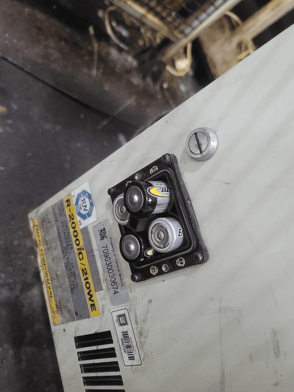 Reemplazo de baterías a controlador y unidad mecánica 4